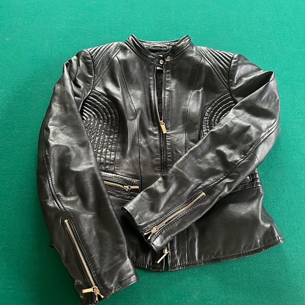 Boss ; black leather; size US 4,IT 40;